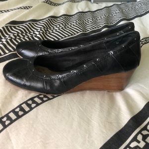 Seychelles comfy black wedges.